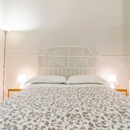 Un Attimo A Roma B&B Extérieur photo