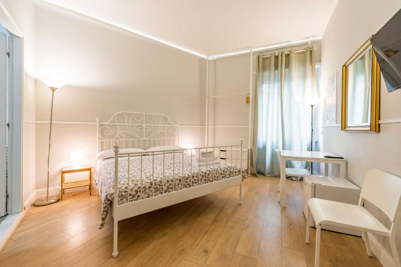 Un Attimo A Roma B&B Extérieur photo