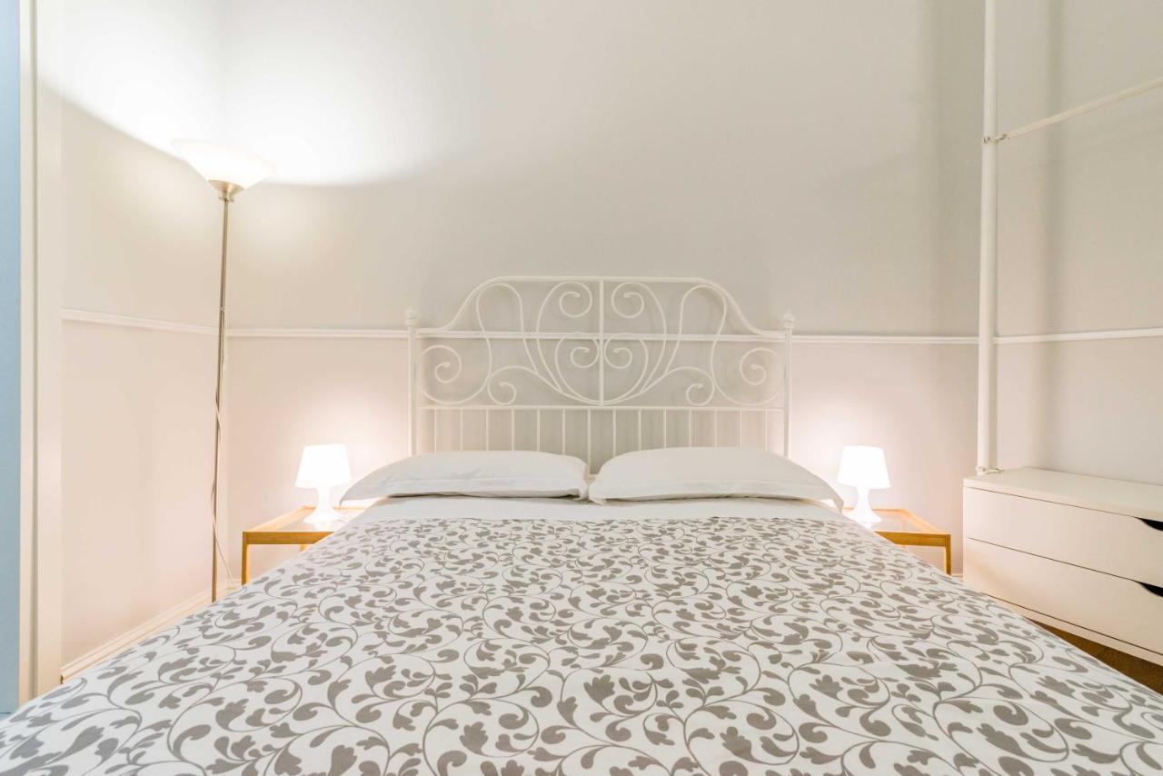 Un Attimo A Roma B&B Extérieur photo