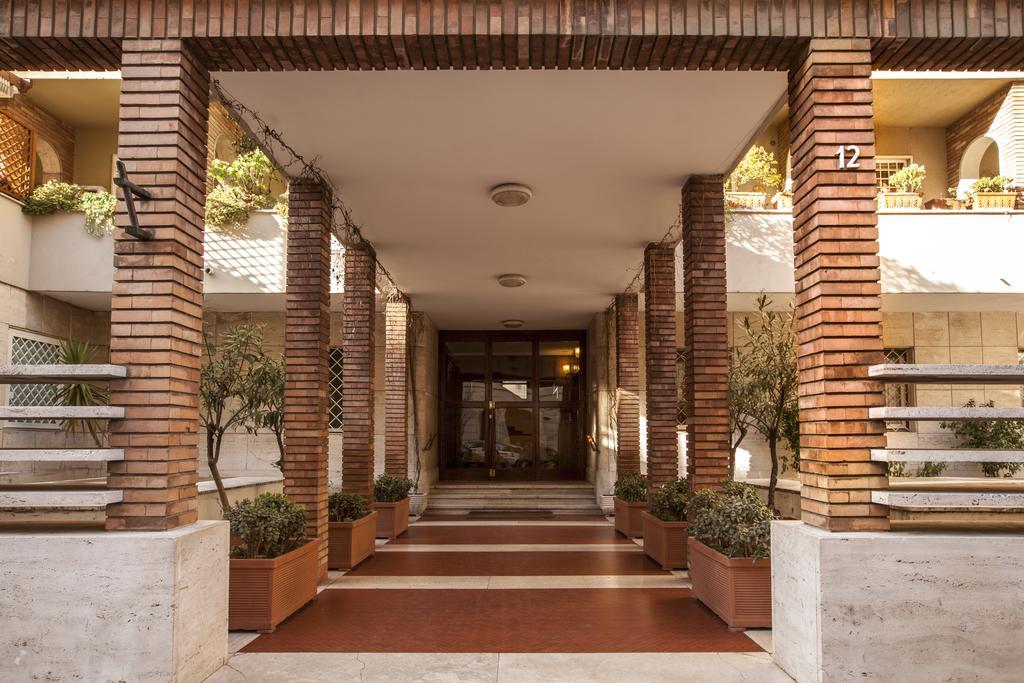 Un Attimo A Roma B&B Extérieur photo